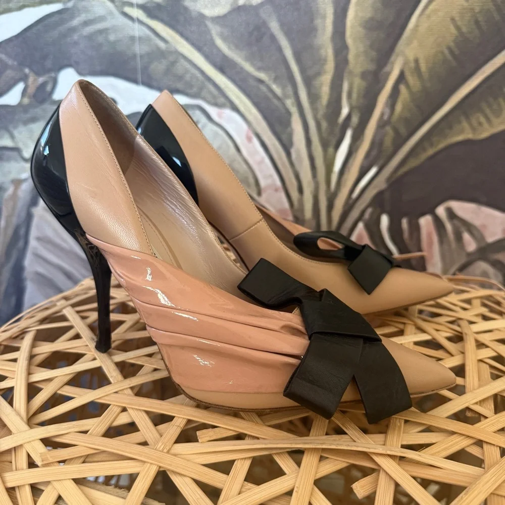 Miu Miu Patent Leather Bow Pointed Toe high heel Pumps two tone size EU 38 US 8